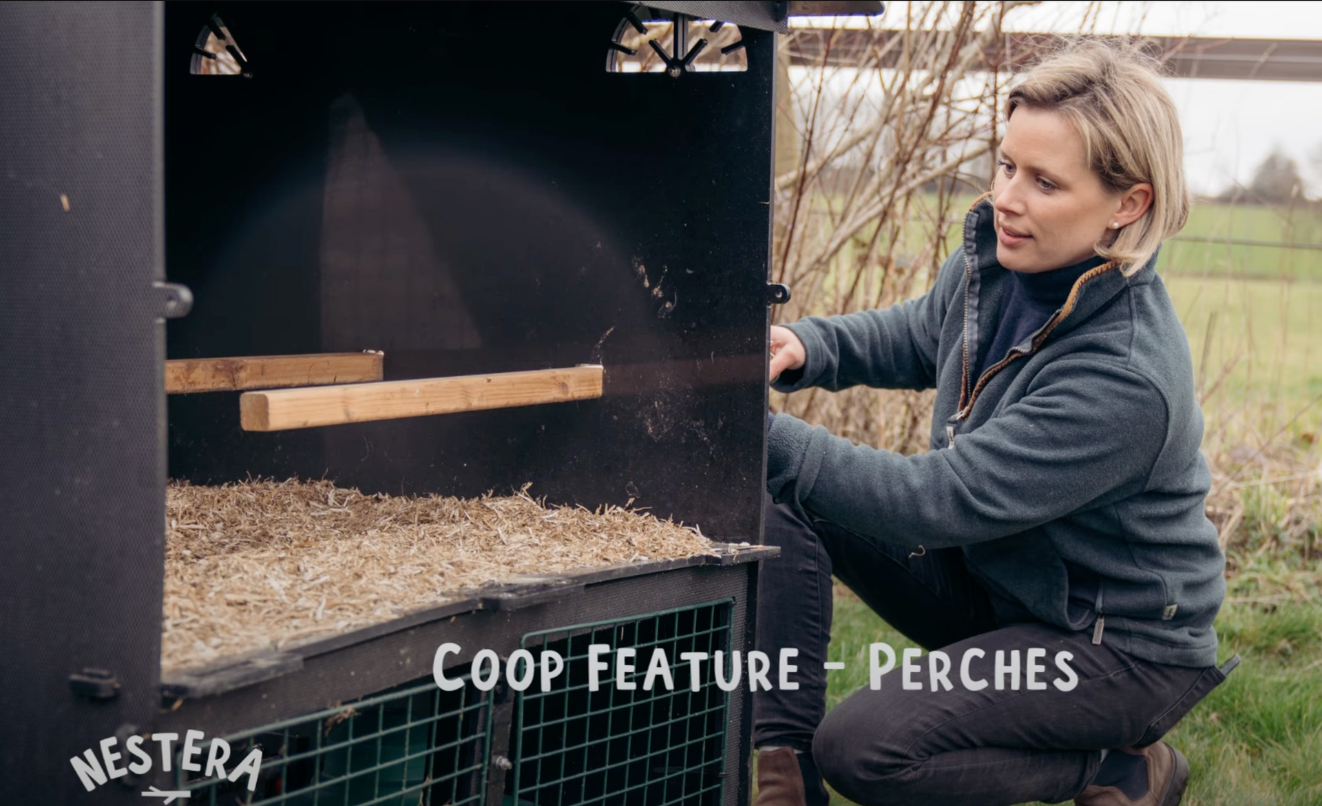 Load video: Presentation of the Nestera perches for chicken coop