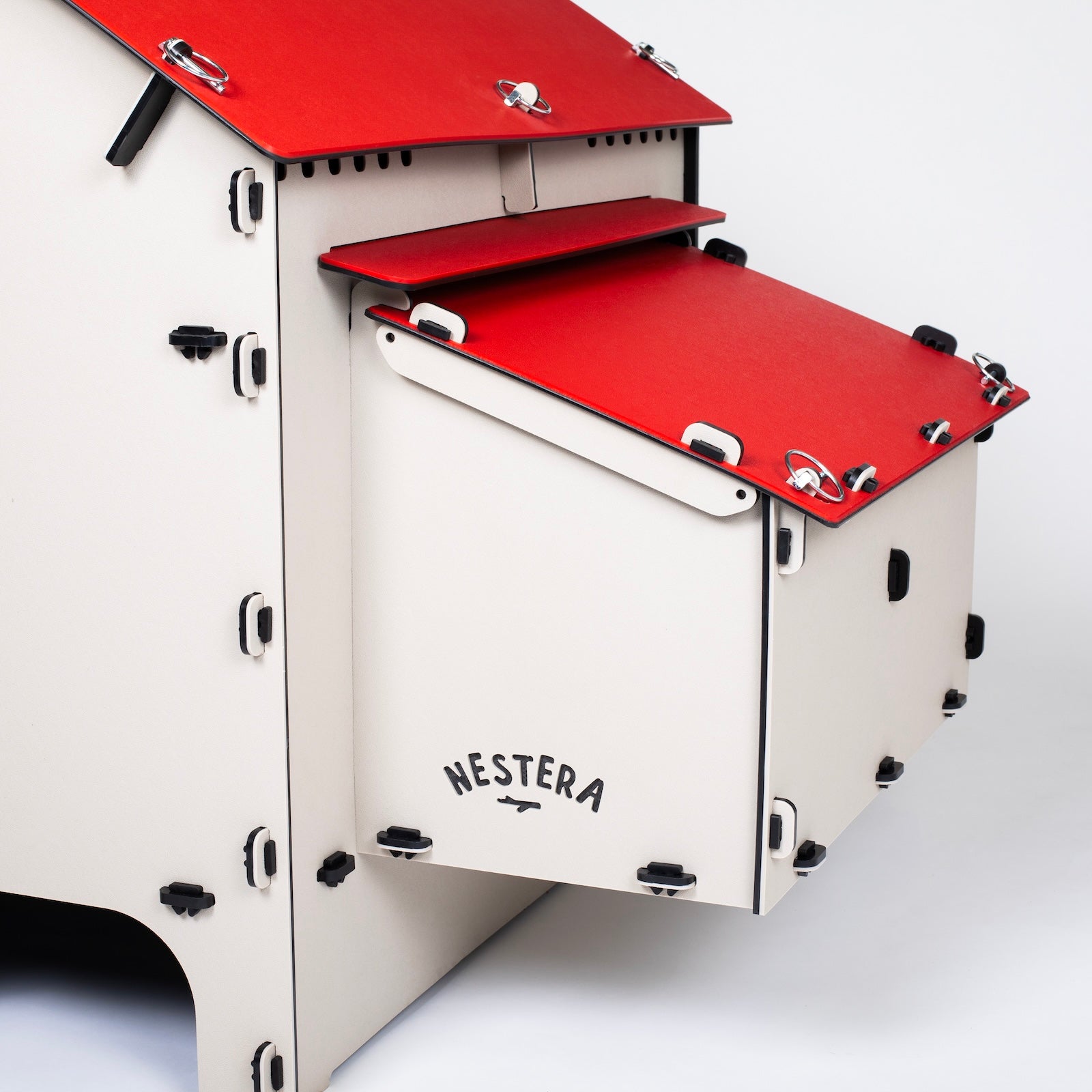 cocoraraです。 The Atlas Chicken Coop | Easy Clean Chicken Coop | Built to Last a